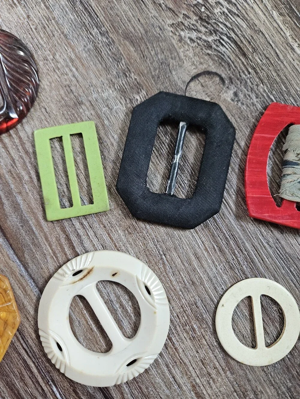 14 Vtg Plastic Belt Scarf Buckles Various Colors Sizes Red Black Yellow White Cl